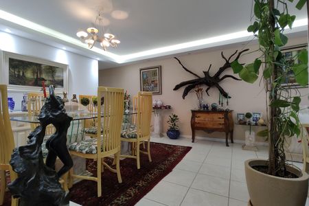 Apartamento à venda com 114m², 4 quartos e 2 vagas Apartamento à venda com 114m², 4 quartos e 2 vagasSala