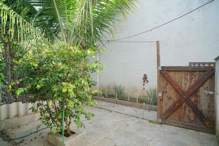 Casa para alugar com 480m², 3 quartos e 5 vagas Casa para alugar com 480m², 3 quartos e 5 vagasQuintal