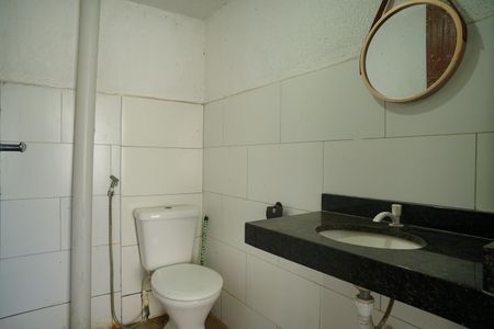 Banheiro de serviço de casa para alugar com 3 quartos, 420m² em Itaipuaçu, Maricá