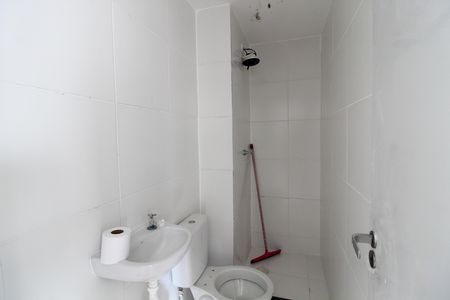 Banheiro de apartamento para alugar com 2 quartos, 33m² em Jardim Gilda Maria, São Paulo