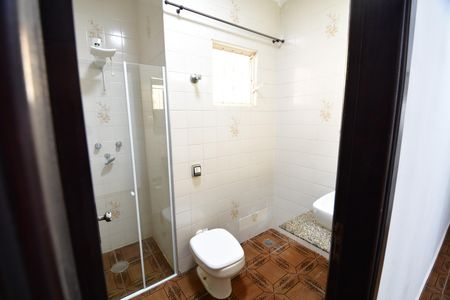 Casa para alugar com 250m², 3 quartos e 4 vagasBanheiro Social