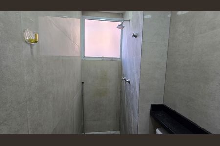 Banheiro de apartamento para alugar com 2 quartos, 48m² em Santíssimo, Rio de Janeiro