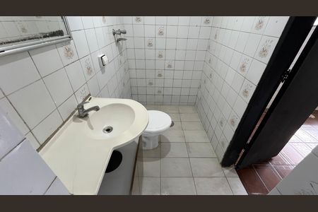 Banheiro da suíte de casa para alugar com 1 quarto, 90m² em Parque Taquaral, Campinas