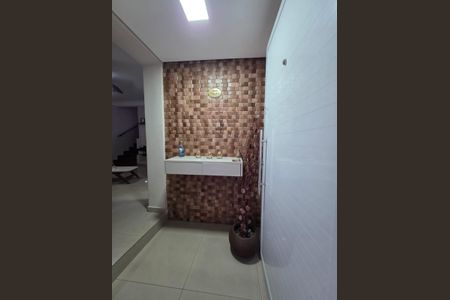 Casa para alugar com 168m², 3 quartos e 2 vagas Casa para alugar com 168m², 3 quartos e 2 vagasBanheiro 2