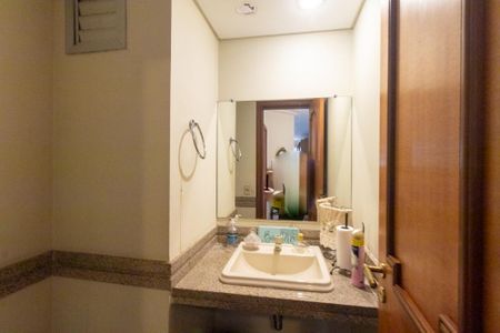 Apartamento à venda com 166m², 4 quartos e 2 vagas Apartamento à venda com 166m², 4 quartos e 2 vagasLavabo