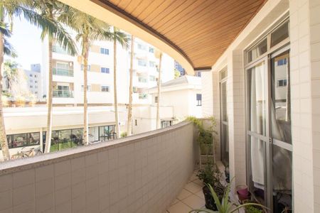 Apartamento à venda com 166m², 4 quartos e 2 vagas Apartamento à venda com 166m², 4 quartos e 2 vagasVaranda da Sala
