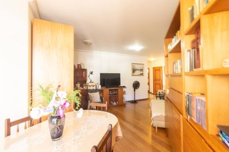 Apartamento à venda com 166m², 4 quartos e 2 vagas Apartamento à venda com 166m², 4 quartos e 2 vagasSala de TV