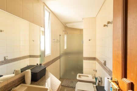 Apartamento à venda com 166m², 4 quartos e 2 vagas Apartamento à venda com 166m², 4 quartos e 2 vagasBanheiro da Suite