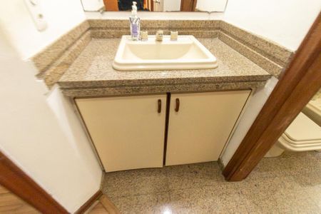 Apartamento à venda com 166m², 4 quartos e 2 vagas Apartamento à venda com 166m², 4 quartos e 2 vagasBanheiro Social