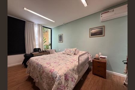 Suíte de casa à venda com 2 quartos, 300m² em Santa Tereza, Belo Horizonte