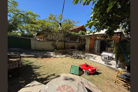 Area externa de casa à venda com 2 quartos, 300m² em Santa Tereza, Belo Horizonte