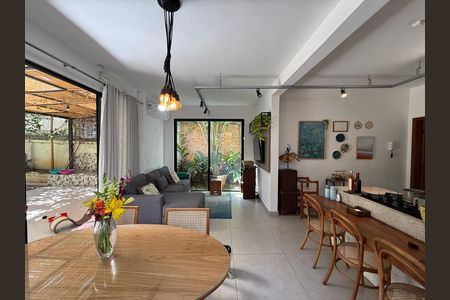 Casa à venda com 2 quartos, 300m² em Santa Tereza, Belo Horizonte