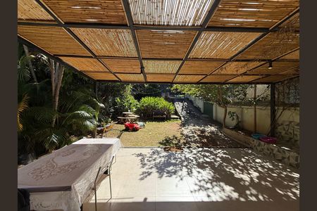 Area externa de casa à venda com 2 quartos, 300m² em Santa Tereza, Belo Horizonte