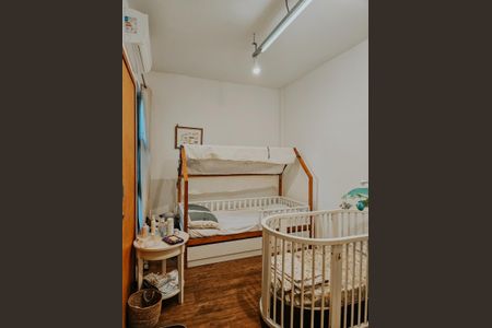 Casa à venda com 300m², 2 quartos e 3 vagas