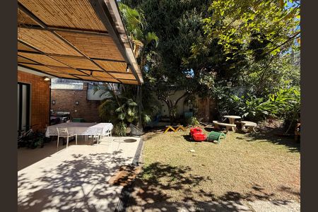 Area externa de casa à venda com 2 quartos, 300m² em Santa Tereza, Belo Horizonte