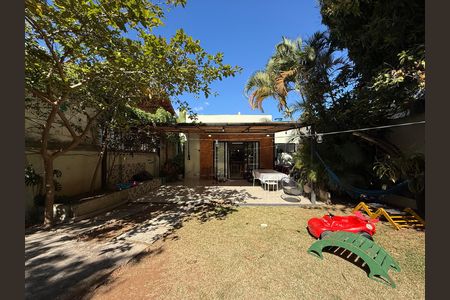 Area externa de casa à venda com 2 quartos, 300m² em Santa Tereza, Belo Horizonte