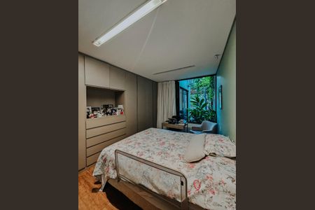 Casa à venda com 300m², 2 quartos e 3 vagas