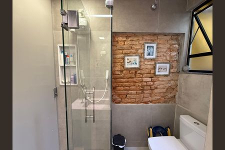 Banheiro social de casa à venda com 2 quartos, 300m² em Santa Tereza, Belo Horizonte