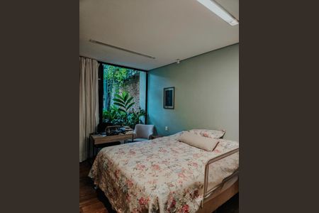 Casa à venda com 300m², 2 quartos e 3 vagas