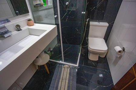 Casa para alugar com 120m², 2 quartos e 2 vagas Casa para alugar com 120m², 2 quartos e 2 vagasBanheiro social