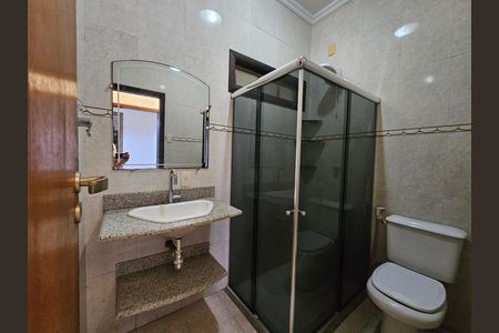 Casa para alugar com 140m², 3 quartos e 5 vagas Casa para alugar com 140m², 3 quartos e 5 vagasBanheiro 1