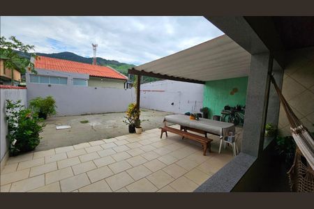 Quintal de casa para alugar com 3 quartos, 140m² em Edson Passos, Mesquita