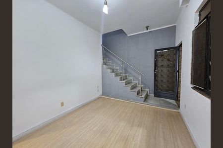 Casa para alugar com 140m², 3 quartos e 5 vagas Casa para alugar com 140m², 3 quartos e 5 vagasSala
