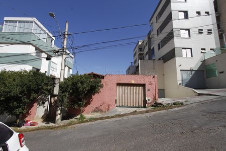 Fachada de casa à venda com 3 quartos, 260m² em Salgado Filho, Belo Horizonte