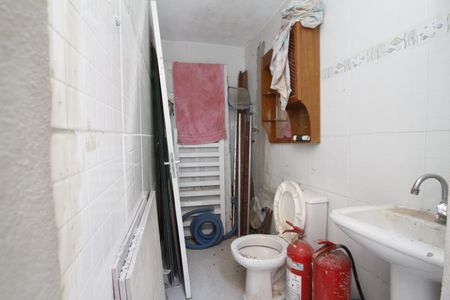 Banheiro de serviço de casa à venda com 3 quartos, 260m² em Salgado Filho, Belo Horizonte