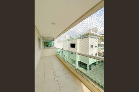 Apartamento para alugar com 120m², 3 quartos e 2 vagasVaranda