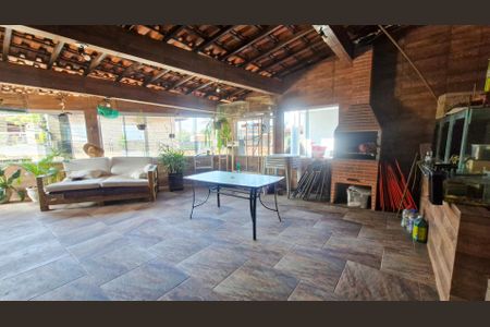 Casa à venda com 114m², 3 quartos e 2 vagas
