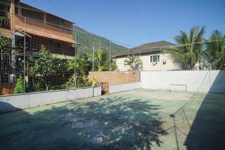 Casa à venda com 450m², 4 quartos e 4 vagas Casa à venda com 450m², 4 quartos e 4 vagasÁrea externa