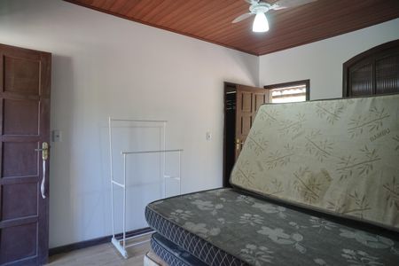 Casa à venda com 450m², 4 quartos e 4 vagas Casa à venda com 450m², 4 quartos e 4 vagasQuarto 4
