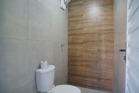 Casa à venda com 450m², 4 quartos e 4 vagas Casa à venda com 450m², 4 quartos e 4 vagasBanheiro da Área externa