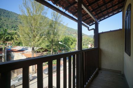 Casa à venda com 450m², 4 quartos e 4 vagas Casa à venda com 450m², 4 quartos e 4 vagasVaranda do quarto 4