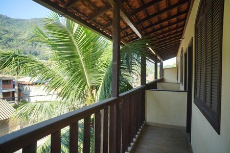 Casa à venda com 450m², 4 quartos e 4 vagas Casa à venda com 450m², 4 quartos e 4 vagasVaranda do quarto 2
