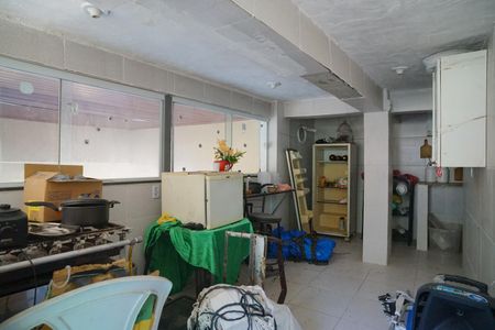 Casa à venda com 450m², 4 quartos e 4 vagas Casa à venda com 450m², 4 quartos e 4 vagasCozinha