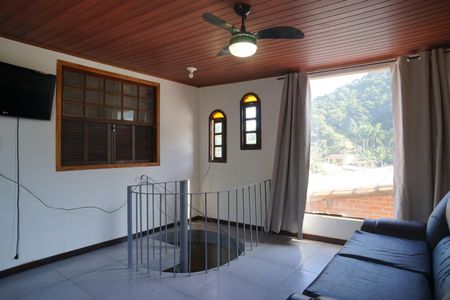Casa à venda com 450m², 4 quartos e 4 vagas Casa à venda com 450m², 4 quartos e 4 vagasSala
