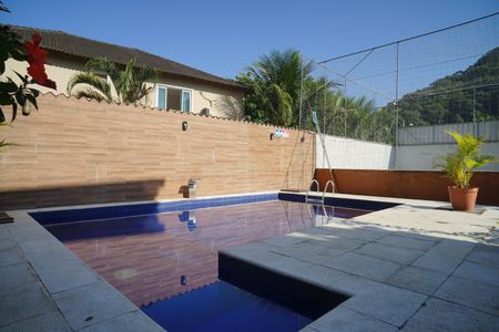 Casa à venda com 450m², 4 quartos e 4 vagas Casa à venda com 450m², 4 quartos e 4 vagasÁrea externa