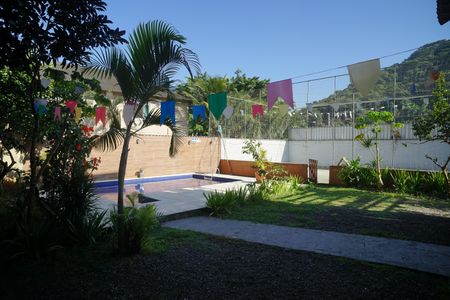 Casa à venda com 450m², 4 quartos e 4 vagas Casa à venda com 450m², 4 quartos e 4 vagasÁrea externa