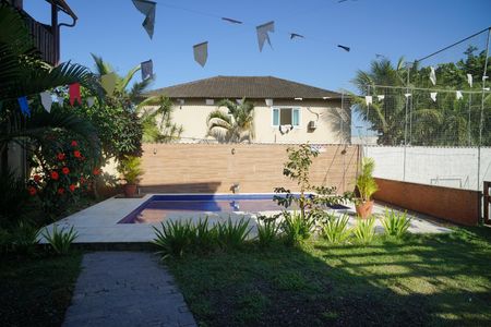 Casa à venda com 450m², 4 quartos e 4 vagas Casa à venda com 450m², 4 quartos e 4 vagasÁrea externa