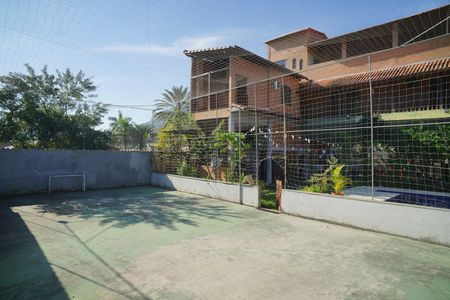 Casa à venda com 450m², 4 quartos e 4 vagas Casa à venda com 450m², 4 quartos e 4 vagasÁrea externa