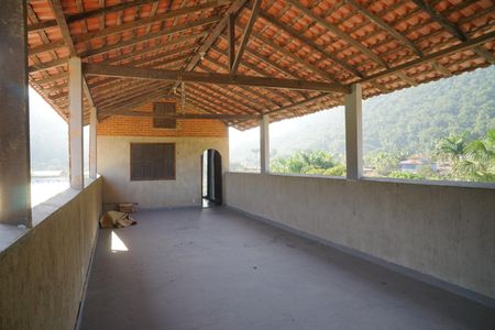 Casa à venda com 450m², 4 quartos e 4 vagas Casa à venda com 450m², 4 quartos e 4 vagasTerraço