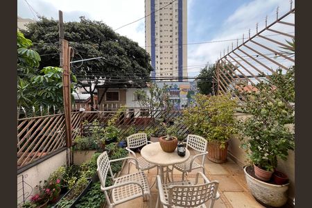 Casa para alugar com 121m², 2 quartos e 1 vaga Casa para alugar com 121m², 2 quartos e 1 vagaVaranda