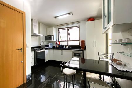 Cozinha de apartamento à venda com 3 quartos, 107m² em Funcionários, Belo Horizonte