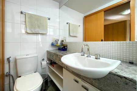 Banheiro da Suíte 1 de apartamento à venda com 3 quartos, 107m² em Funcionários, Belo Horizonte