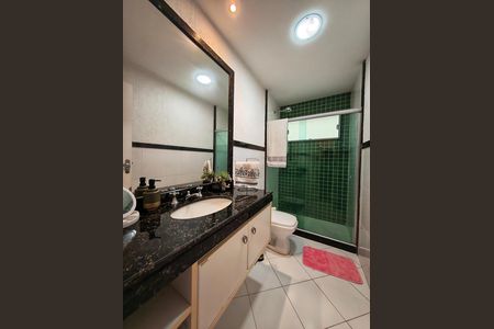 Casa de condomínio à venda com 403m², 5 quartos e 3 vagas Casa de condomínio à venda com 403m², 5 quartos e 3 vagasBanheiro da Suíte 4