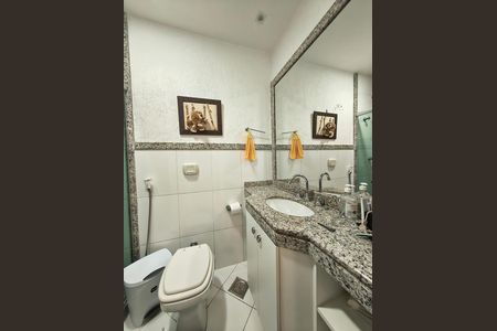 Casa de condomínio à venda com 403m², 5 quartos e 3 vagas Casa de condomínio à venda com 403m², 5 quartos e 3 vagasBanheiro da Suíte 5