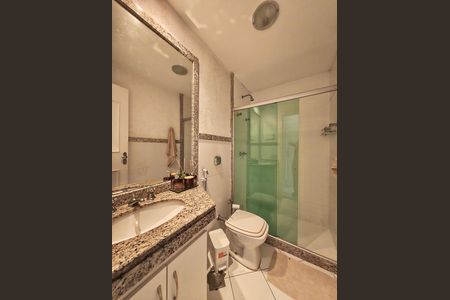 Casa de condomínio à venda com 403m², 5 quartos e 3 vagas Casa de condomínio à venda com 403m², 5 quartos e 3 vagasBanheiro da Suíte 2
