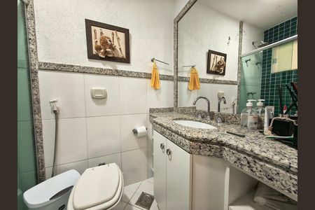 Casa de condomínio à venda com 403m², 5 quartos e 3 vagas Casa de condomínio à venda com 403m², 5 quartos e 3 vagasBanheiro da Suíte 5